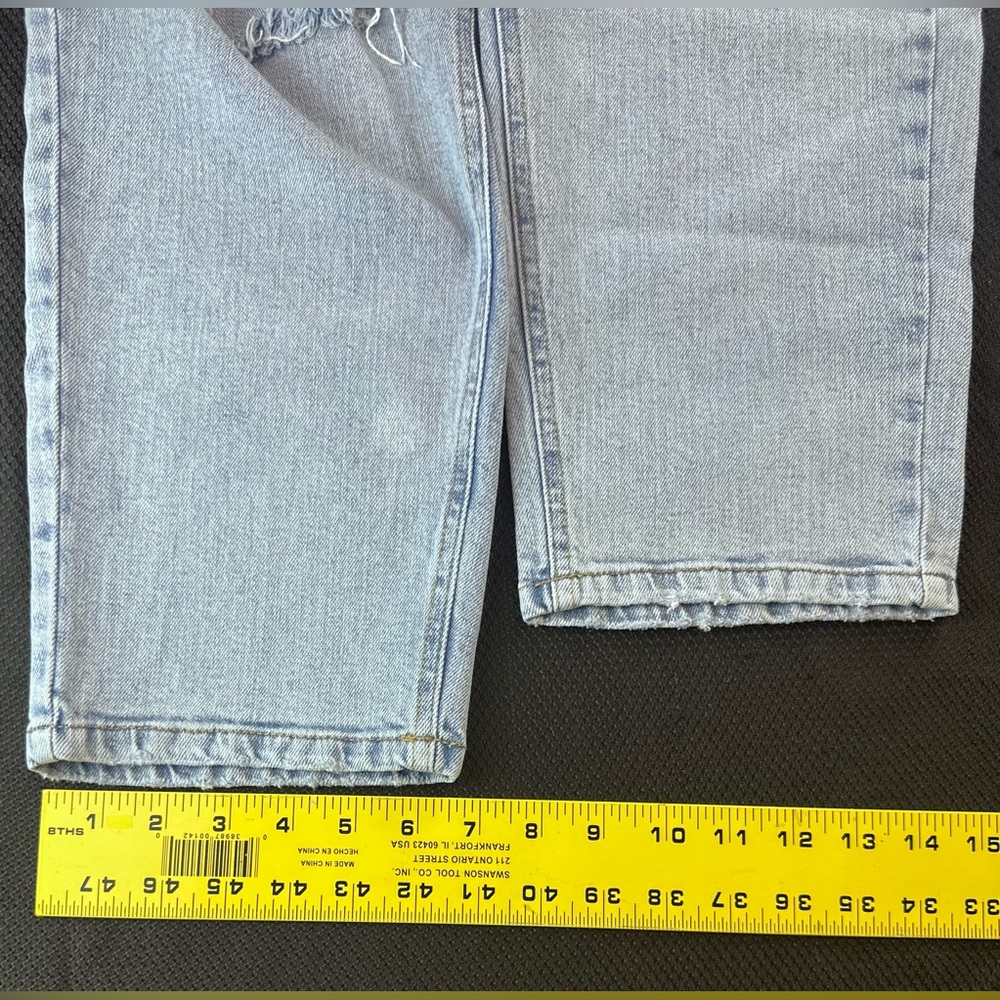 Wildβ Fable Super High-Rise Mom Jeans β Distressed Light Wash β Size 18 - Picture 13 of 14
